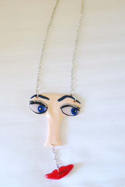 face_lips_necklace
