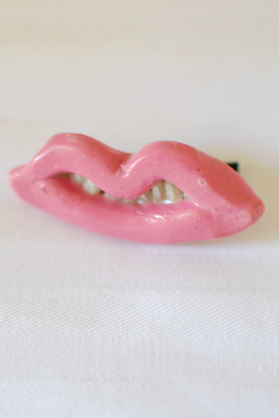 lips_hair_clip