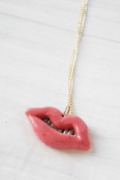 lips_necklace